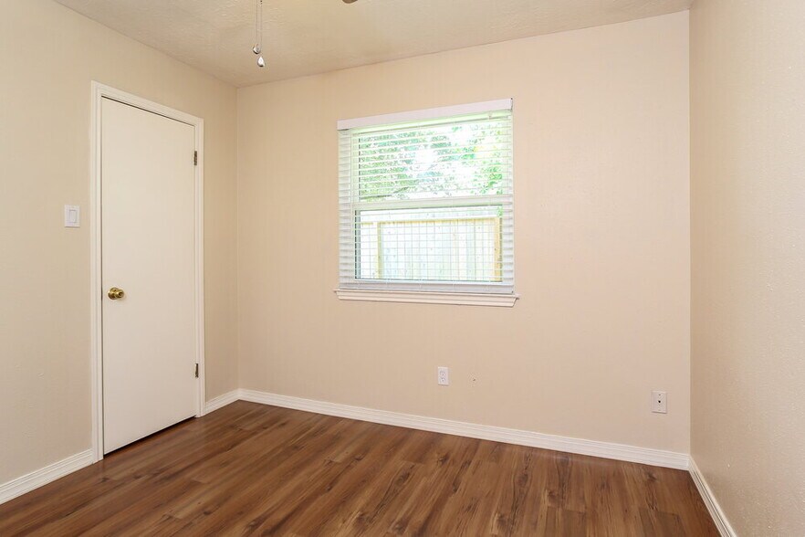 Building Photo - 3311 Hartfield Ln