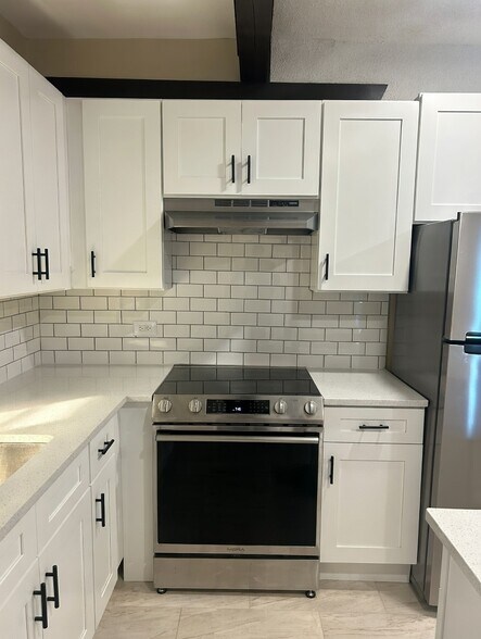 Building Photo - 10102 Main St