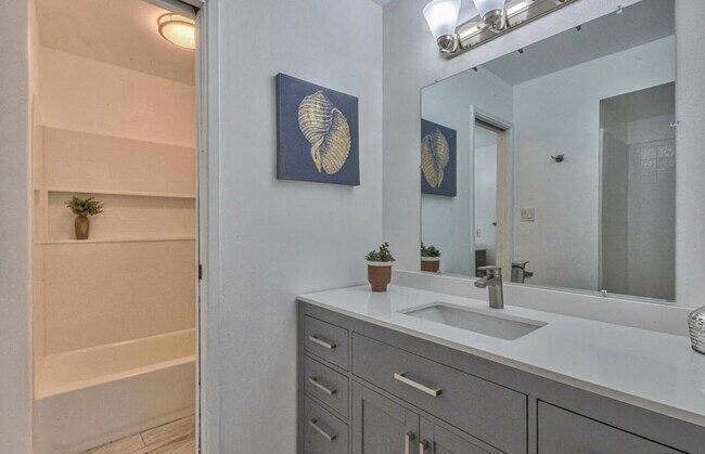 Building Photo - 1925 46th Ave