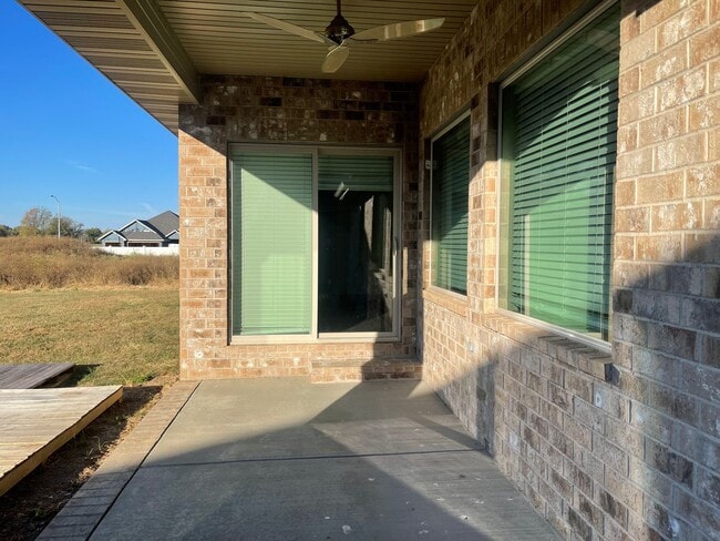 Building Photo - All Brick, 3 bedrooms AND 3 car garage