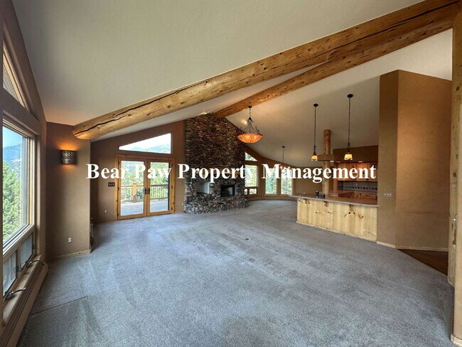 Building Photo - Mountain Retreat!!