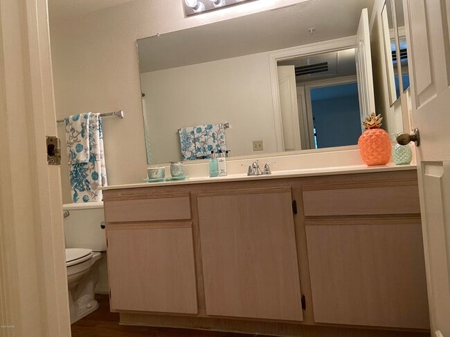 Building Photo - 5751 N Kolb Rd