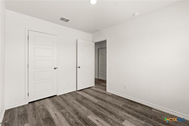 Building Photo - 1106 Lindsey Dr