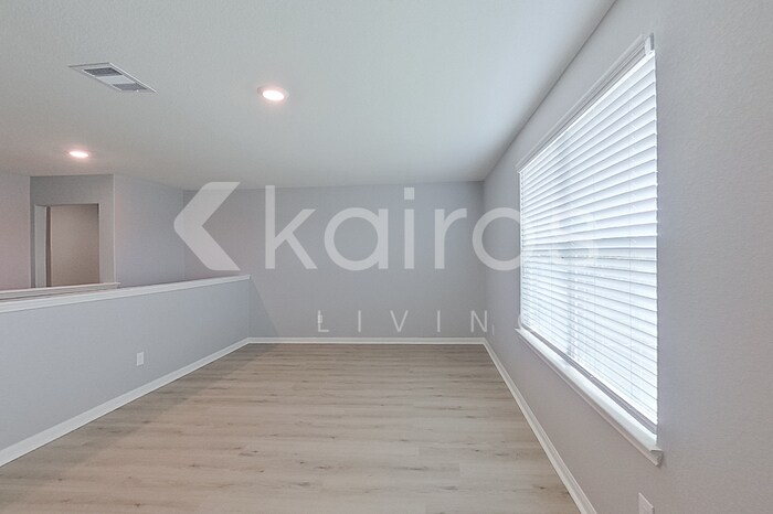 Building Photo - 10722 Hillside Creek Dr