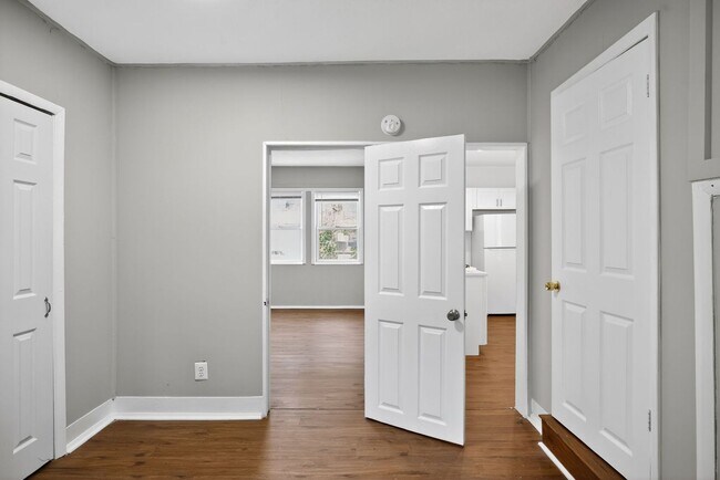 Building Photo - Narcissus