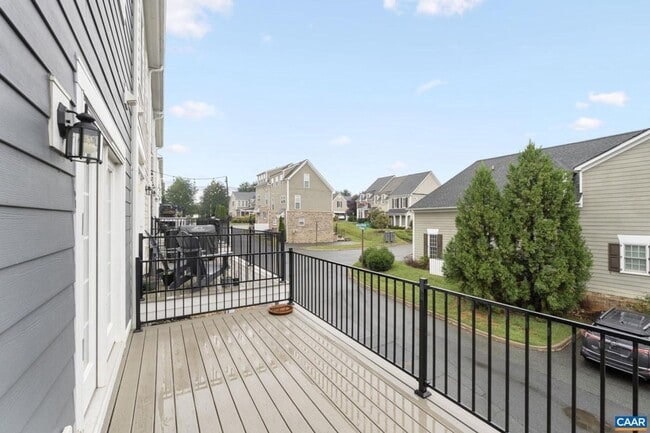 Building Photo - 4 Bedroom 3.5 Bathroom Townhouse with 2 Car Garage - Brownsville Elementary School District