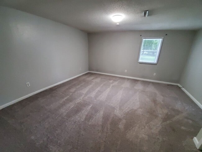 Building Photo - 3 Bedroom, 1 Bathroom in the Norwoodville ...