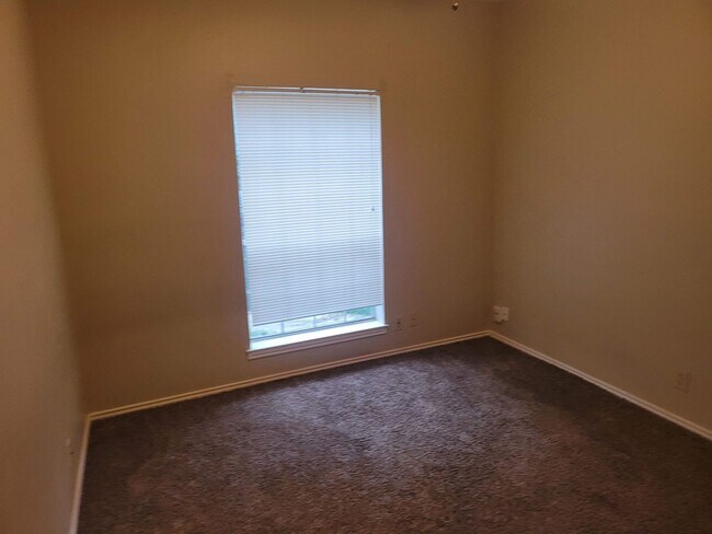 Building Photo - 2122 Chittim Pass Dr
