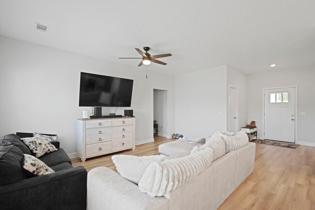 Building Photo - 568 Abode Ave