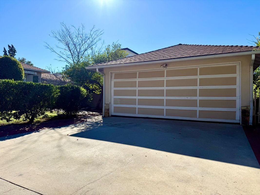 Building Photo - 1369 Norton Ave