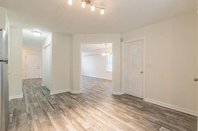 Building Photo - 5545 Northcut Dr