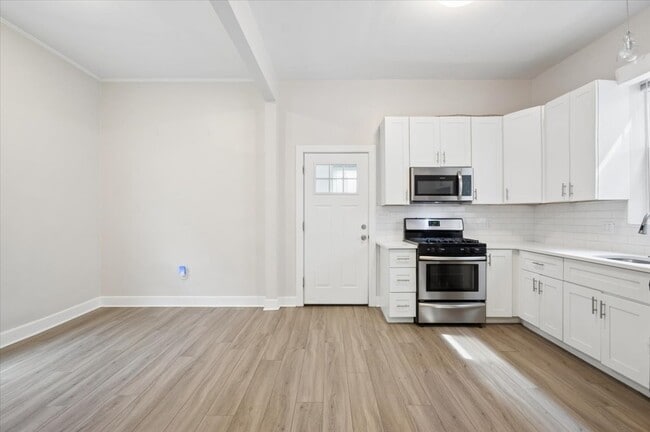 Building Photo - 2909 N Ridgeway Ave