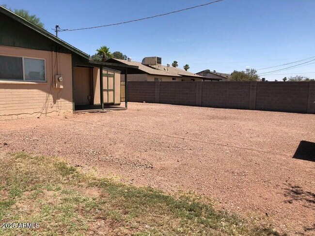 Building Photo - 1862 S Buena Vista Dr