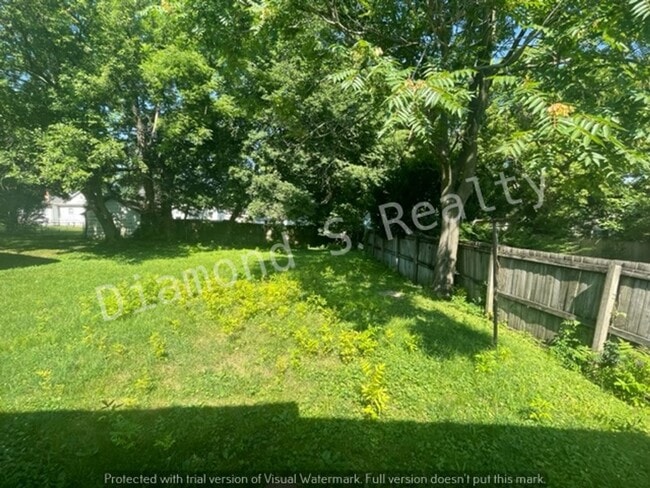 Building Photo - Charming 3 bedroom home available!