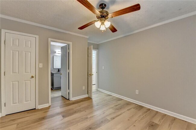 Building Photo - 3876 Meadow Creek Dr