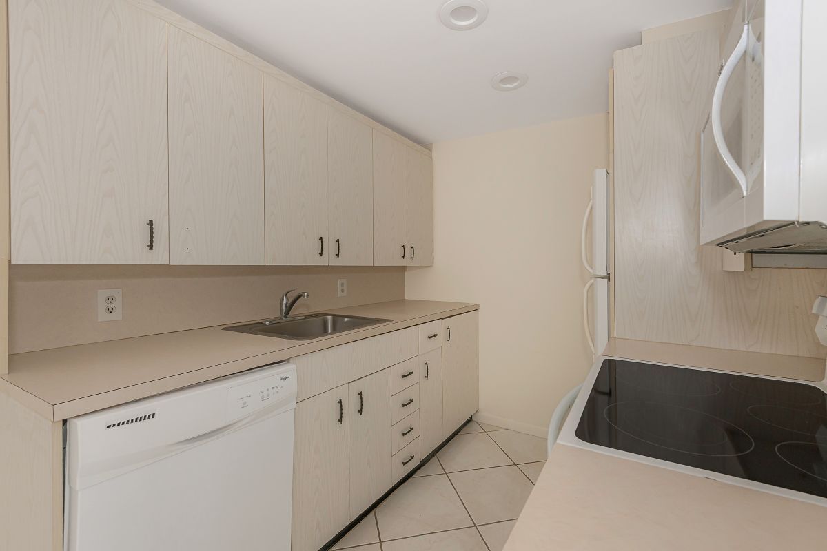 Building Photo - 2009 Cornwall Dr