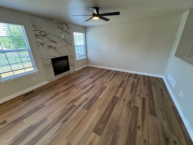 Building Photo - Completely Remodeled Home in Englewood