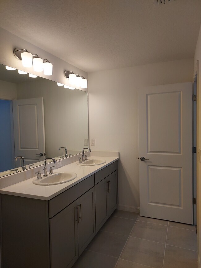 Building Photo - 2403 Paravane Wy