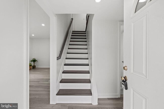Building Photo - 8157 Community Dr
