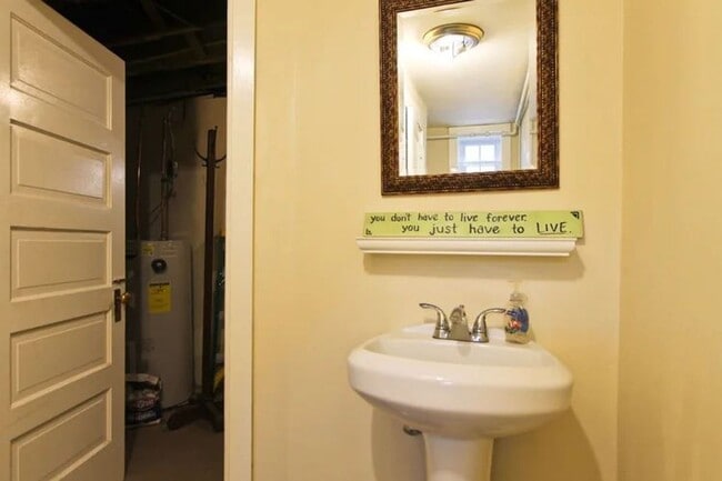 Building Photo - 254 Meehan Ave