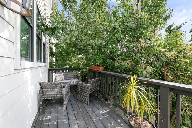 Building Photo - 1807 Dart St