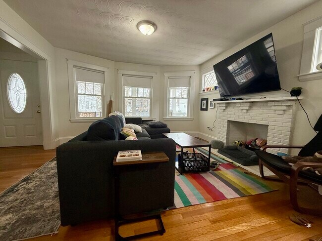 Building Photo - 253 Brown St