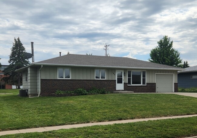 Building Photo - 105 Lynwood Dr