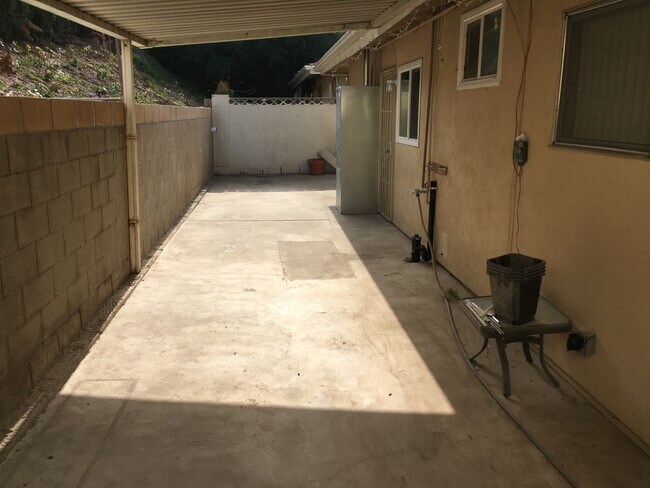 Building Photo - Main16761-73