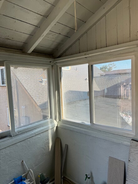 Building Photo - 5943 Primrose Ave