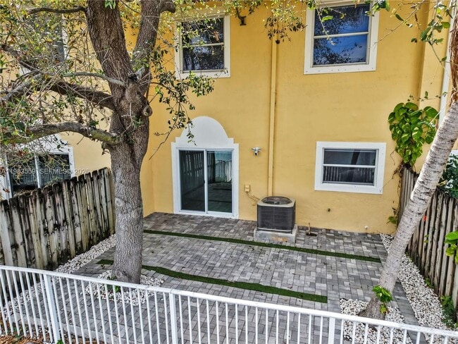 Building Photo - 4991 SW 135th Ave