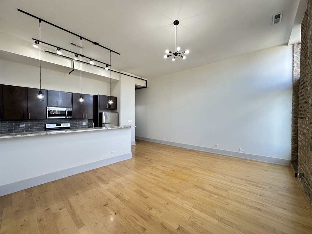 Building Photo - 1426 W 21st St