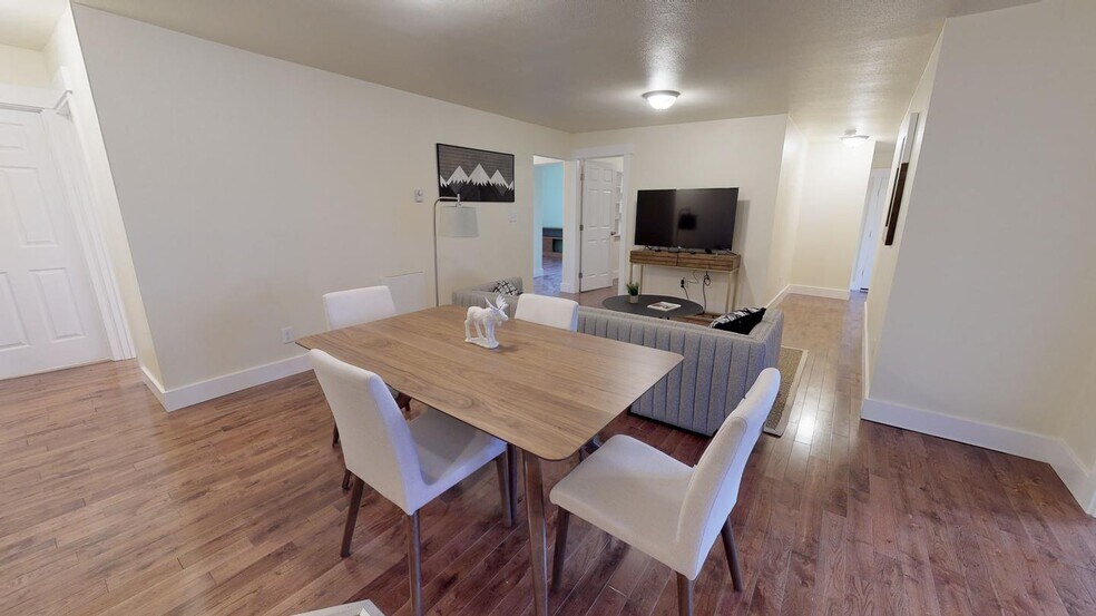 Primary Photo - 1641 10th Ave E