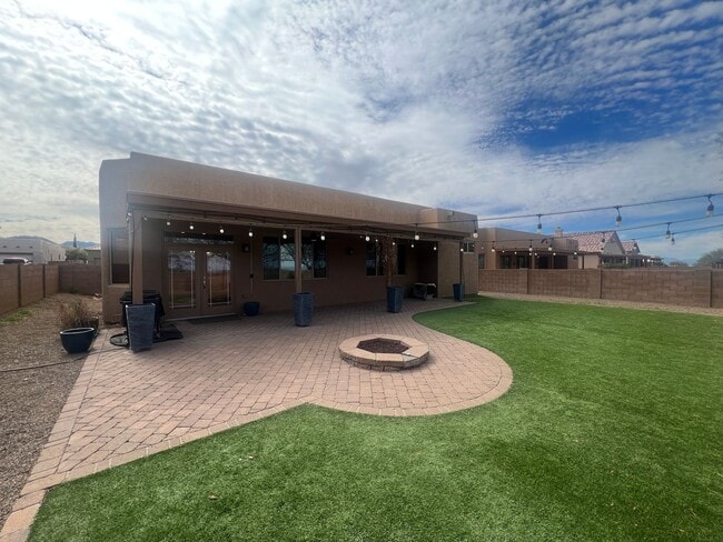 Building Photo - ATTRACTIVE SANTA FE 3 BEDROOM IN VAIL SCHOOL DISTRICT.