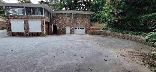 Building Photo - 2592 Clairmont Rd NE