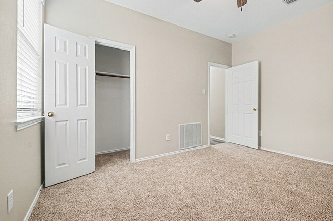 Building Photo - 1550 Charleston Dr