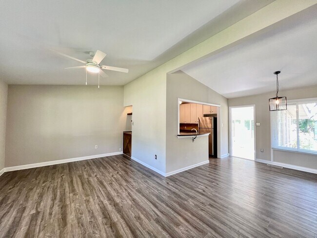 Building Photo - 3-Bedroom Home In Laurel Manor - Fenced Ba...