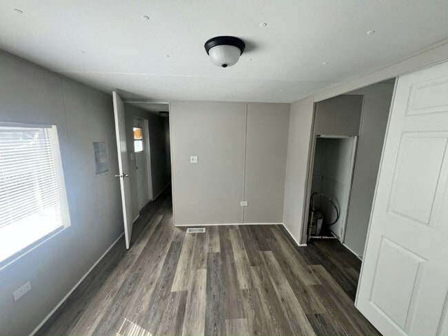 Building Photo - 133 Lakeside Garden Cir