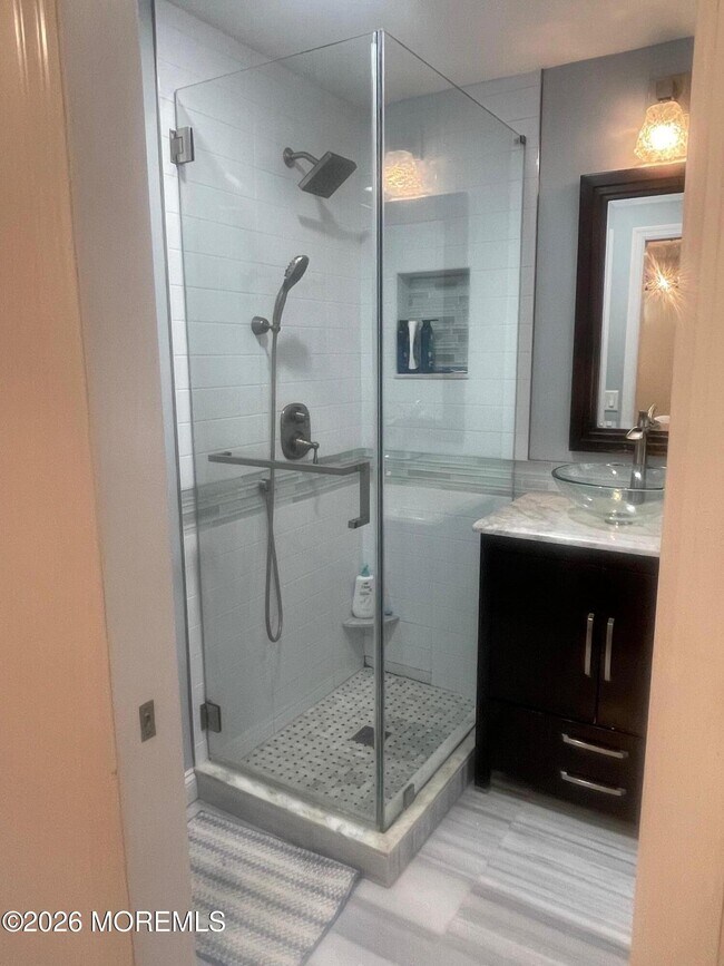 Building Photo - 81 Hollywood Ave