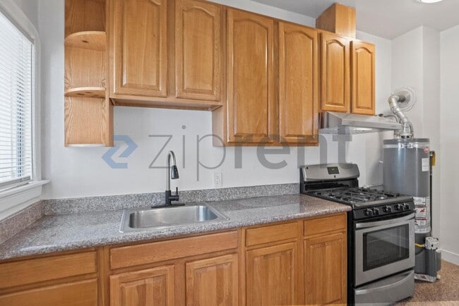 Building Photo - 1532 8th Ave