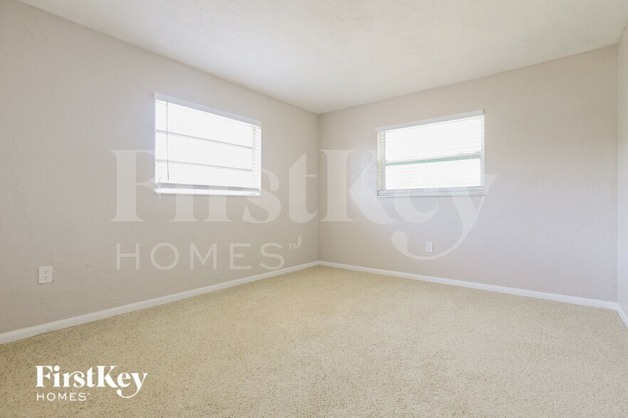 Building Photo - 63 Rotonda Cir