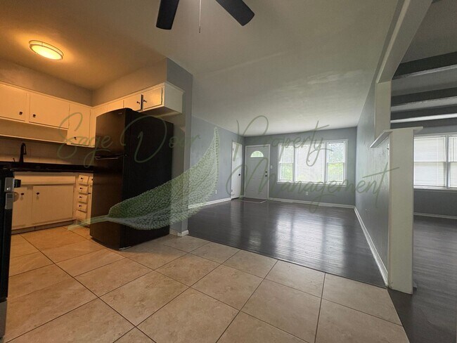 Building Photo - MODERN RENOVATIONS!!!