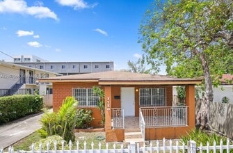 Building Photo - 3720 NW 20th Ct