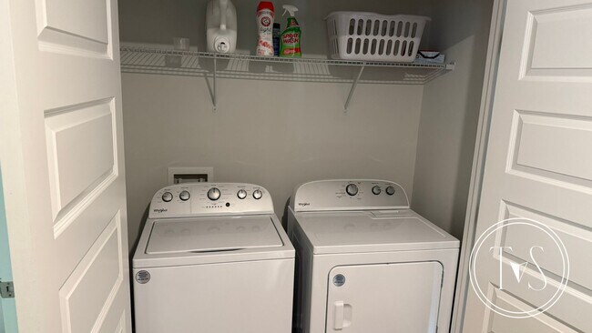 Building Photo - RATE DROP ALERT! (was $2240/month)