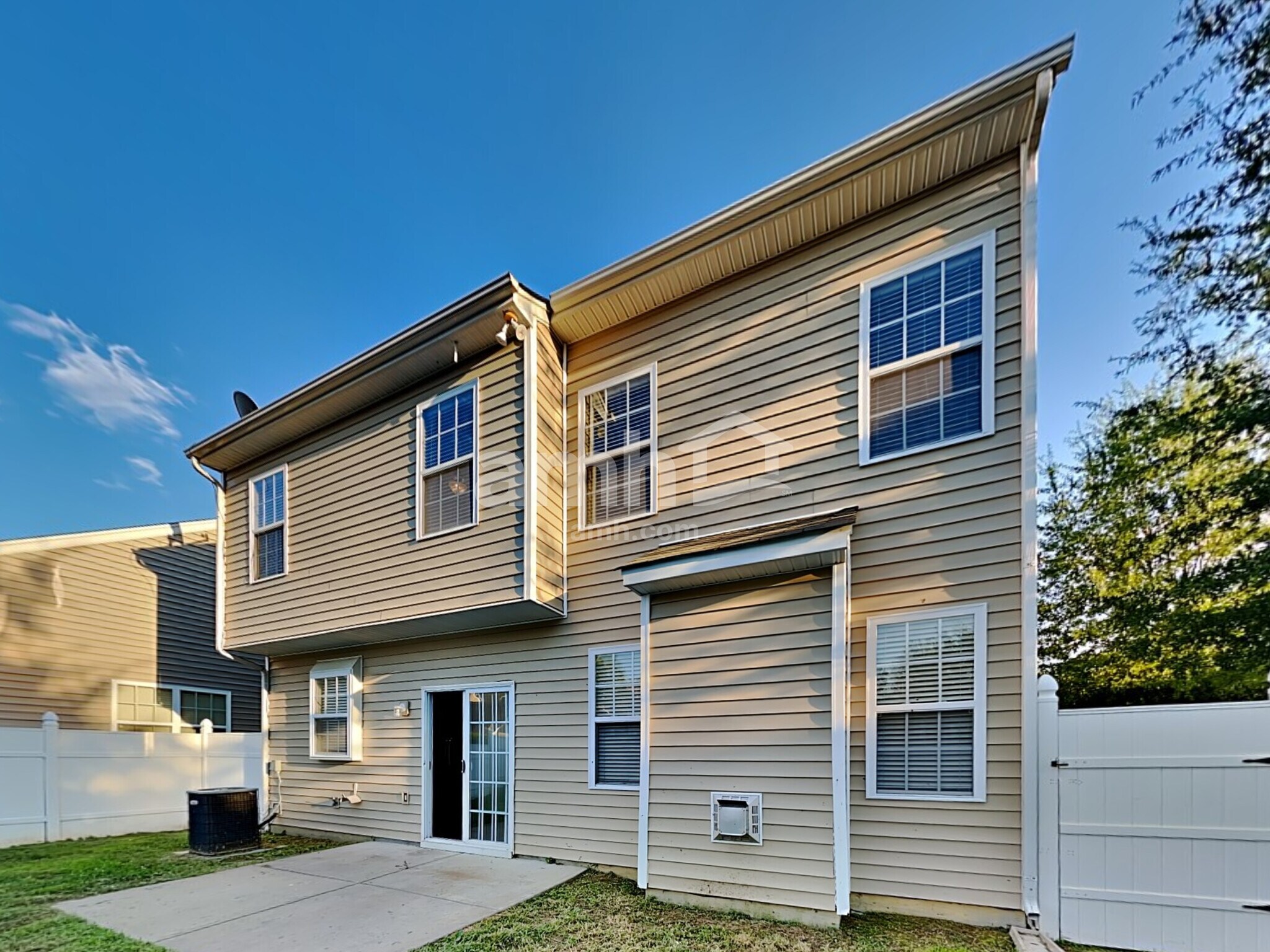 Building Photo - 544 Knothole Ln