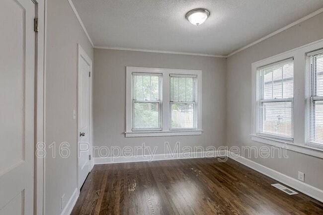 Building Photo - 2431 E 68th St