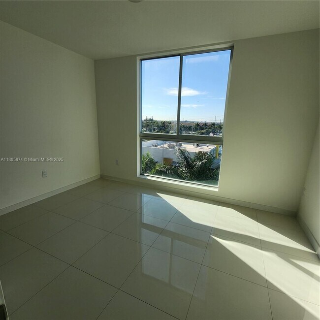 Building Photo - 7661 NW 107th Ave
