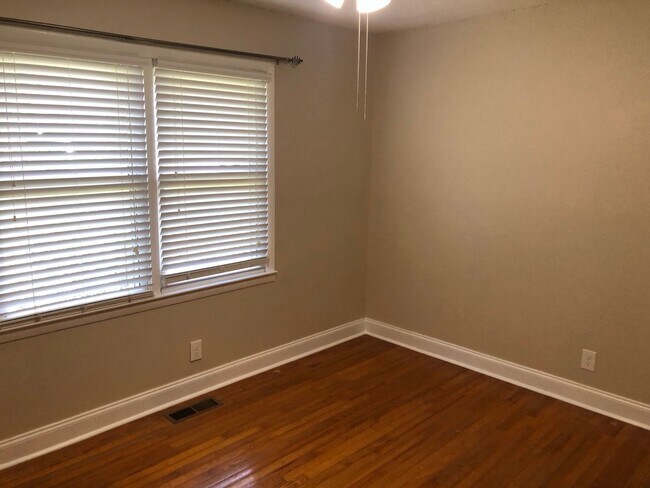 Building Photo - 3BR/2BA Home with Huge Fenced Yard, Fire pit Area & Storage Shop