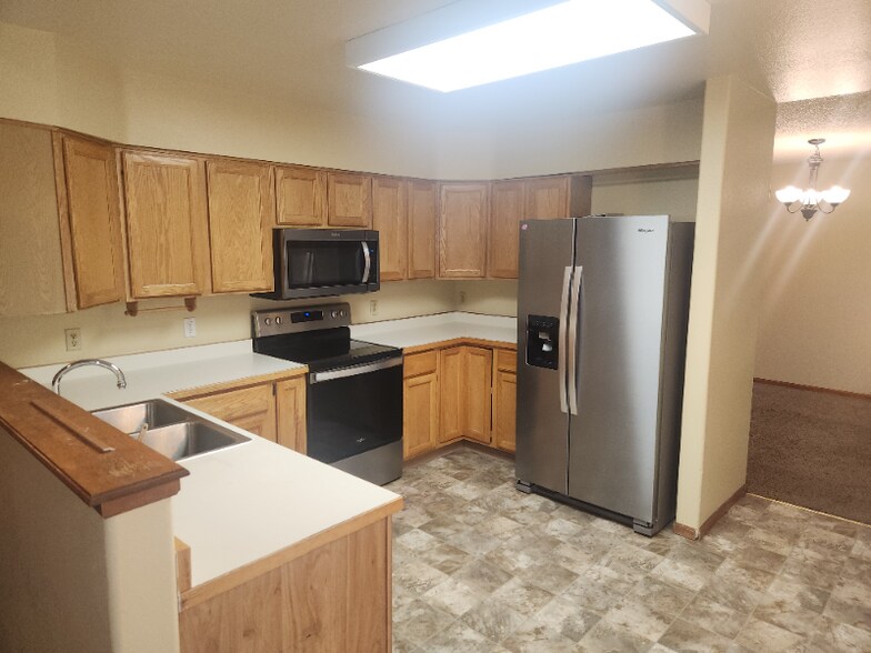 Building Photo - 2775 Lear Dr