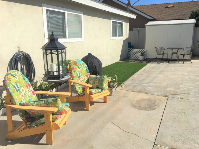 Building Photo - Amazing Single Family Home Located in desirable Huntington Beach!