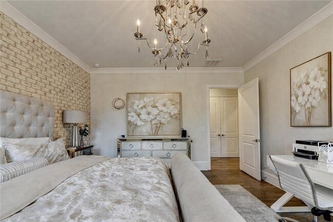 Building Photo - 120 Grand Cres